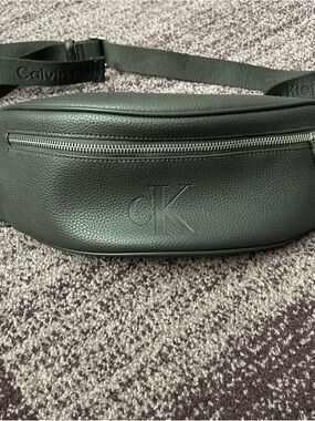 Calvin Klein Gray Faux Leather Logo Belt Bag